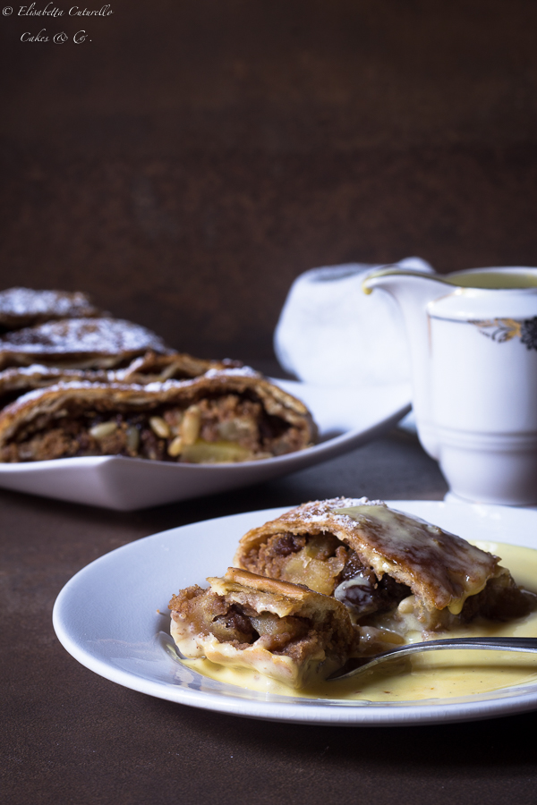 Strudel di mele con salsa alla vaniglia