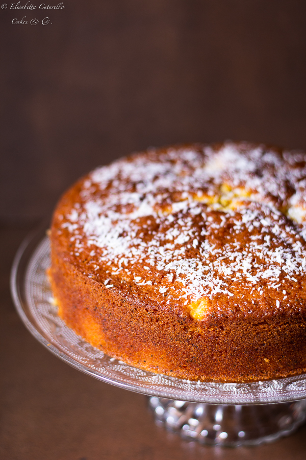 Torta alle pesche cocco e semi di papavero