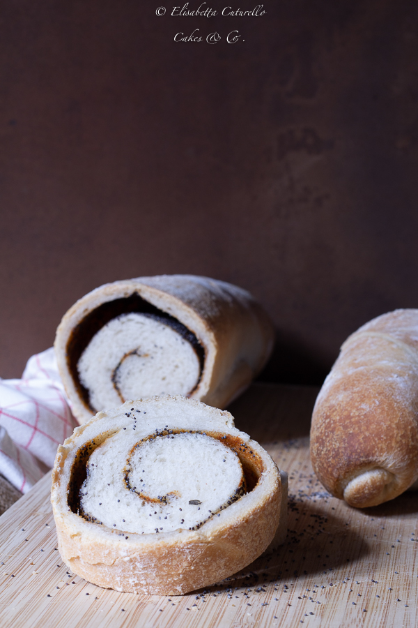 pane a spirale alle spezie e semi di papavero