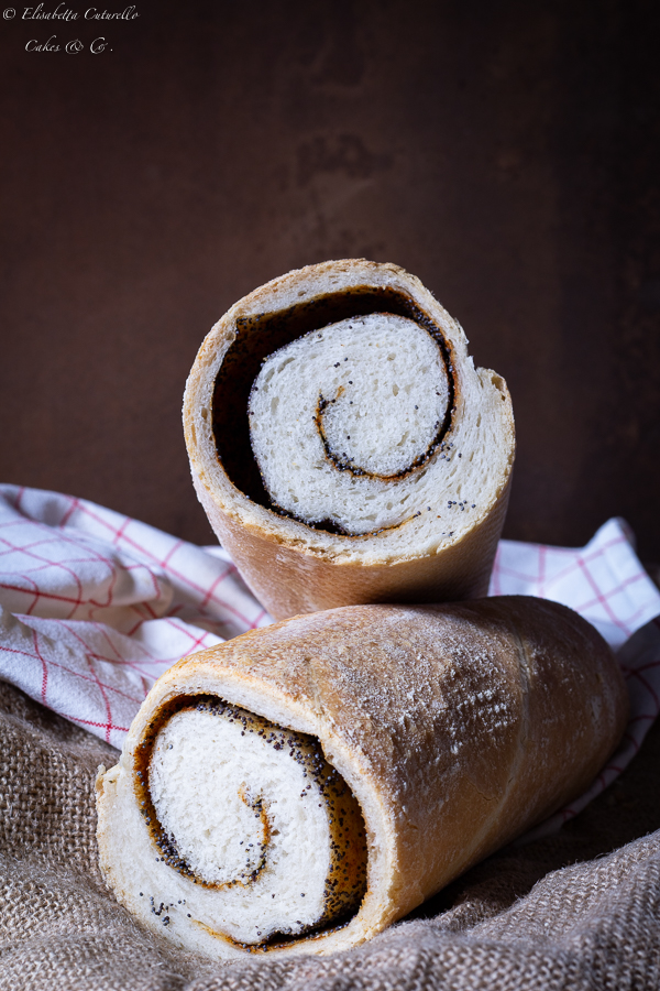 pane a spirale alle spezie e semi di papavero