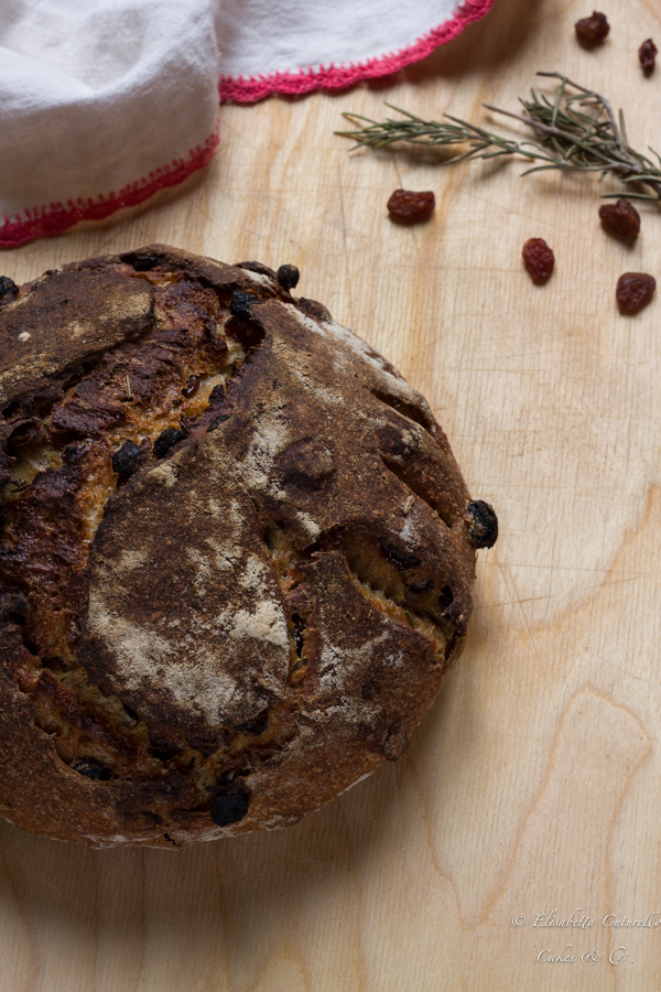 Pane semintegrale uvetta e rosmarino con farina Senatore Cappelli Monte Sante Marie