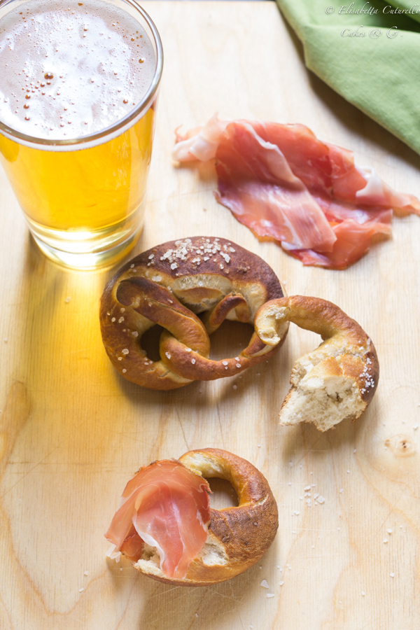 I bretzel pane tipico dei paesi del nord Europa e del trentino Alto Adige, accompagnamento perfetto di un bel boccale di birra.