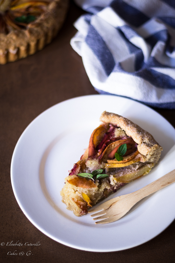 Galette alle pesche e crema frangipane al DìWine