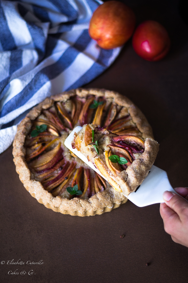 Galette alle pesche e crema frangipane al DìWine