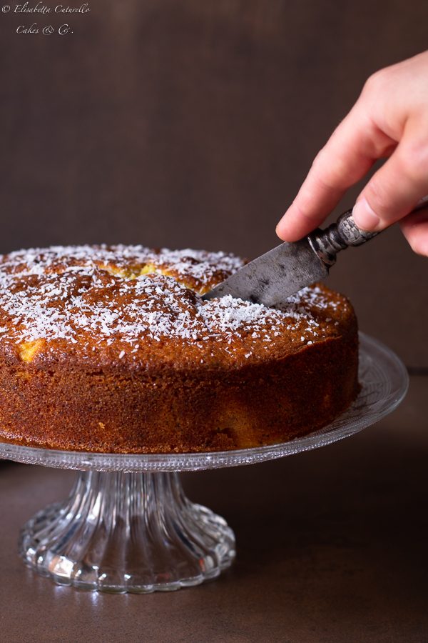 Torta alle pesche cocco e semi di papavero