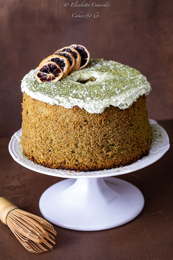 chiffon cake al tè matcha e cocco con ganache al cioccolato bianco