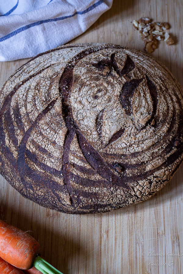 Pane speziato al succo di carota miele e noci