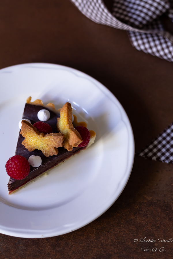 Crostata con confettura di mirtilli rossi e ganache al cioccolato fondente