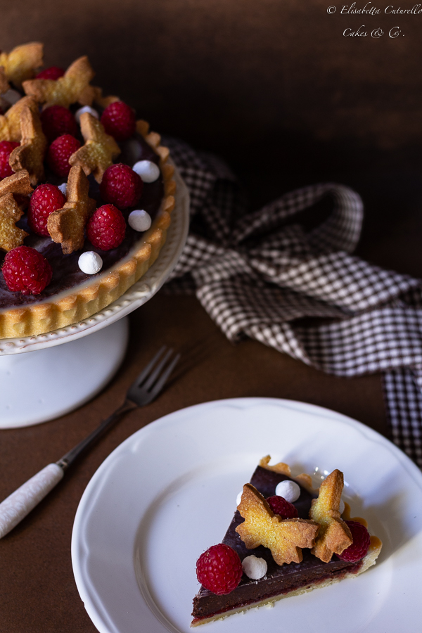 Crostata con confettura di mirtilli rossi e ganache al cioccolato fondente