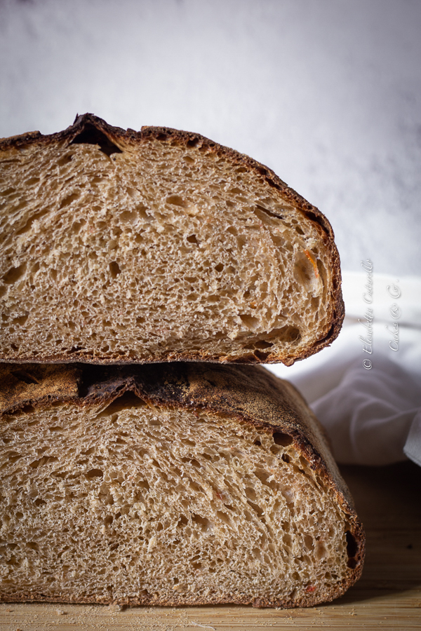 PANE AL POMODORO E POLVERE DI CAPPERI